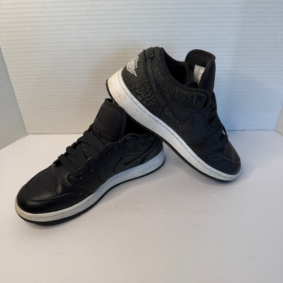 AIR JORDAN 1 LOW SE (BIG KID) - Picture 10 of 12